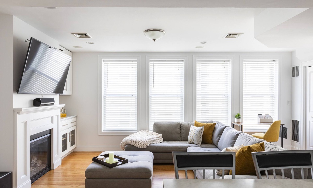 Columbus Park - Andrew Square Condo | The Heart of Southie (Garage + Roof Deck)