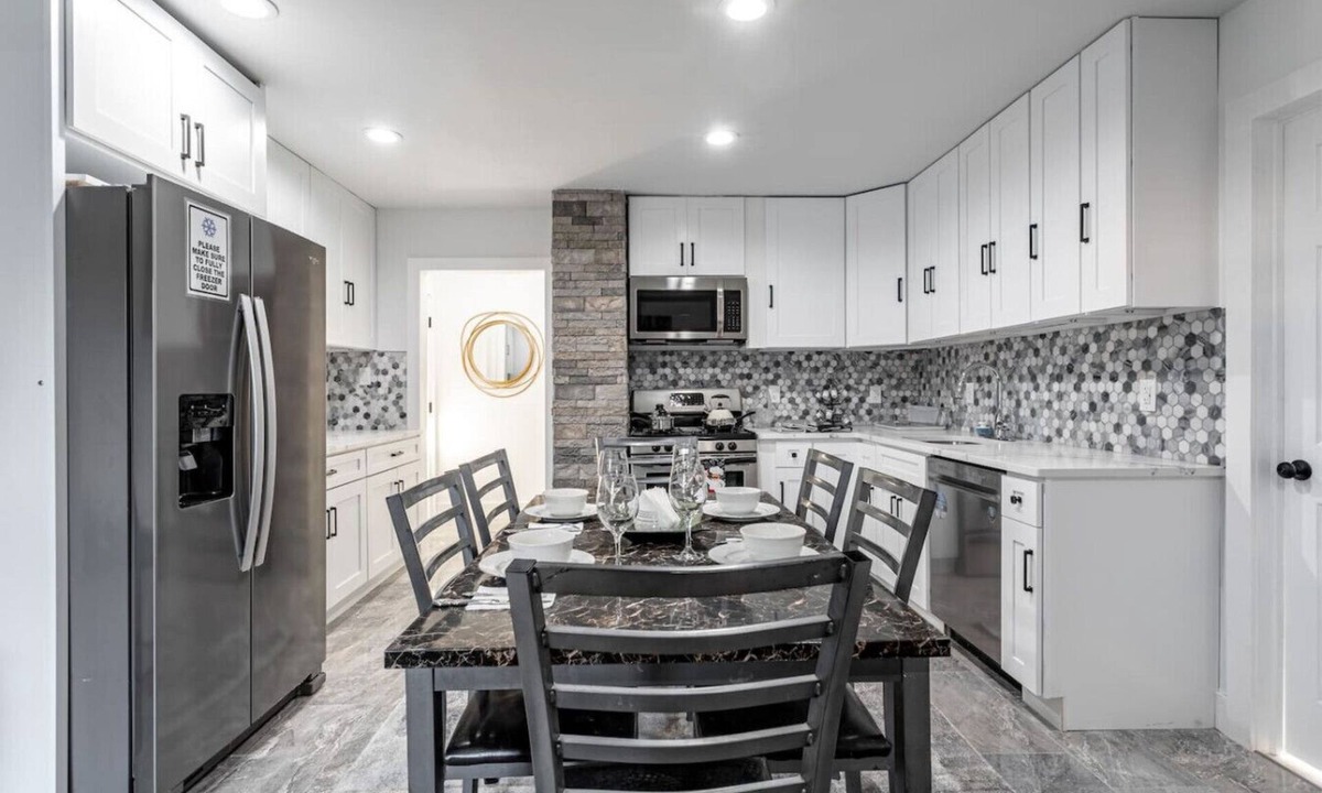Constable Hook Apartment | The Modern 4BR – Near NYC, Free Parking, Sleeps 12