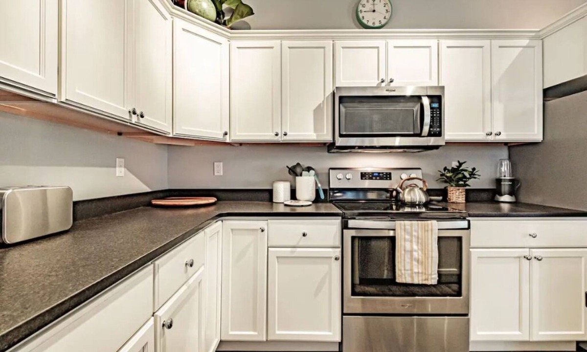 Bridgton Apartment | "The Nest" 2-Bedroom Flat in downtown Bridgton