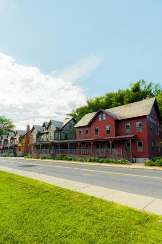 North Adams Hotel | The Porches Inn at Mass MoCA