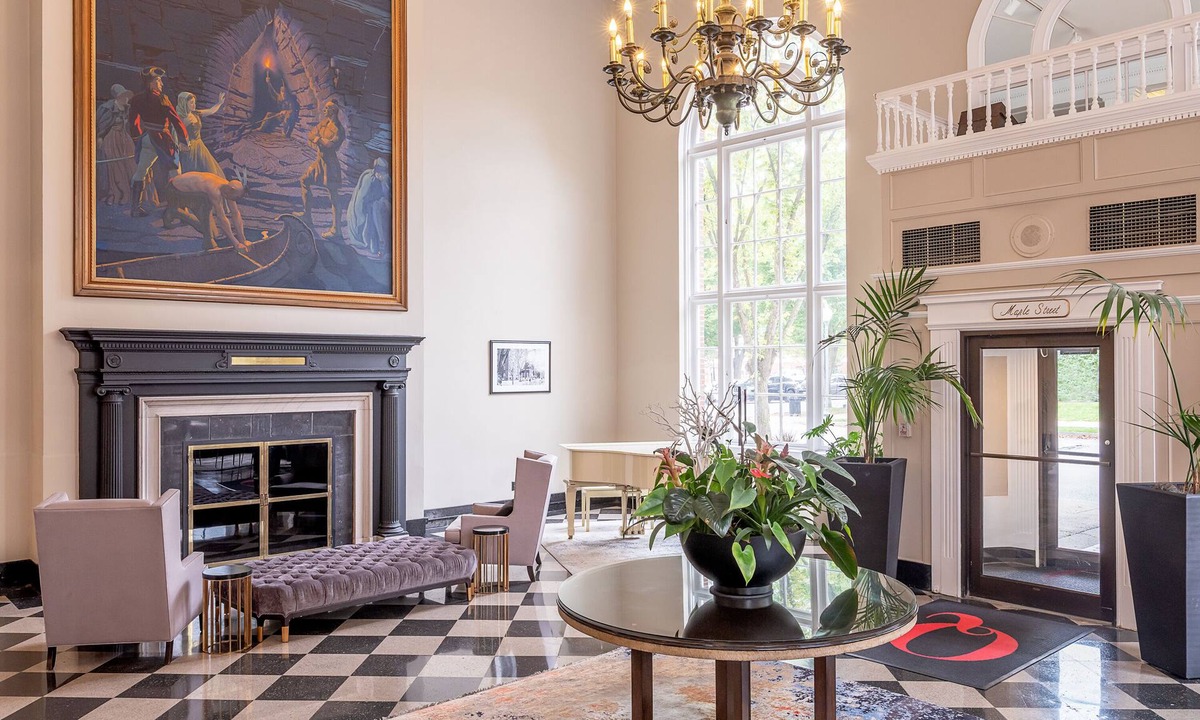 Glens Falls Hotel | The Queensbury Hotel