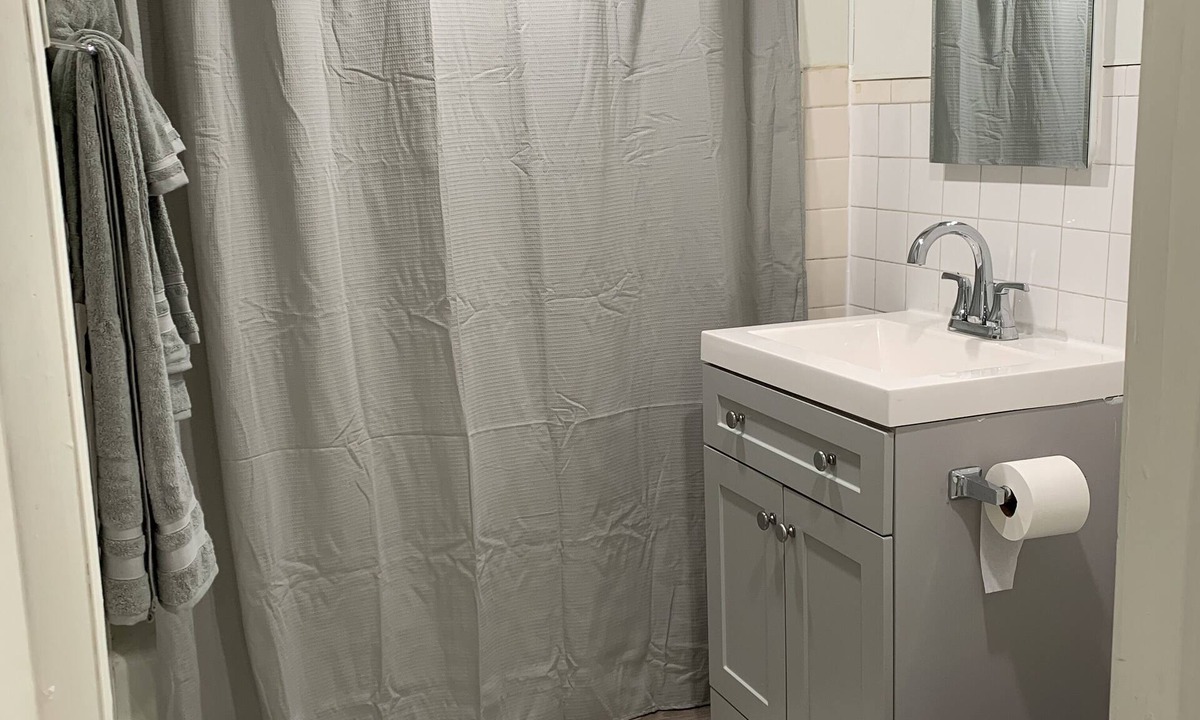 South Side Apartment | The studio apartment has just been redesigned, with floor walls and furniture!