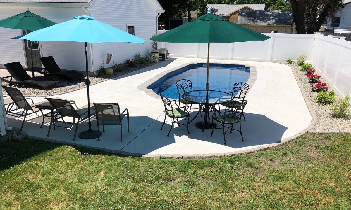 North Cape May House | The Villa By the Bay with Private Heated Pool & Hot Tub!