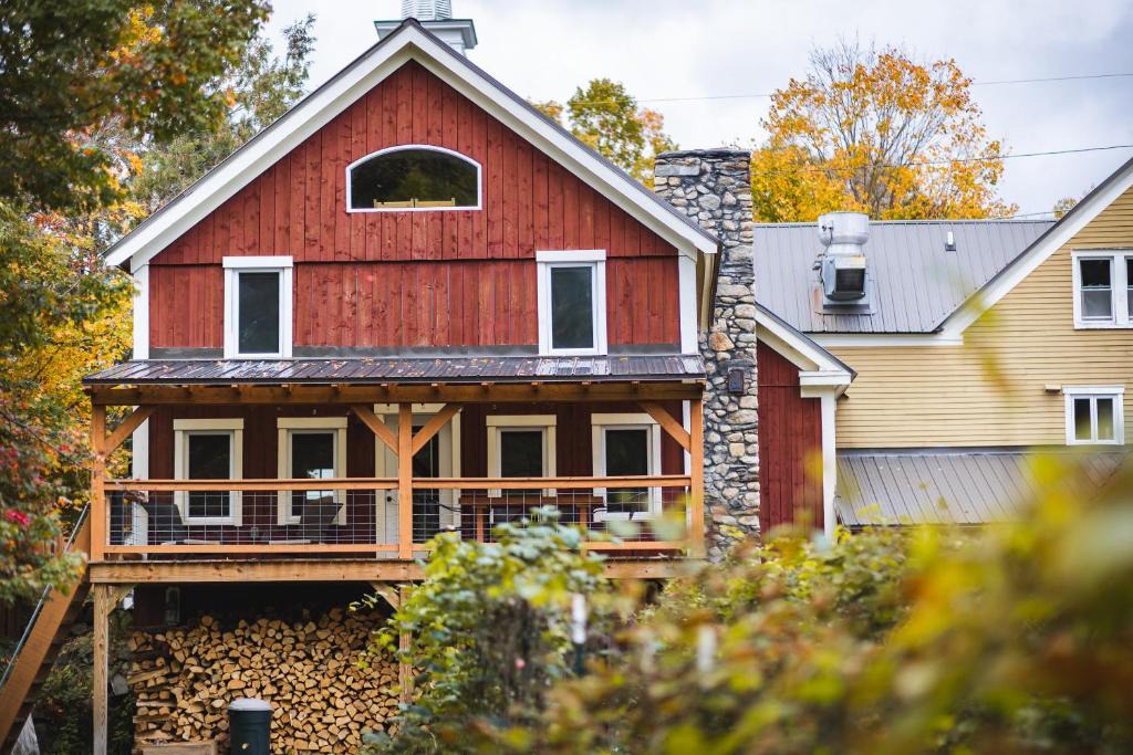 East Burke Hotel | The Village Inn