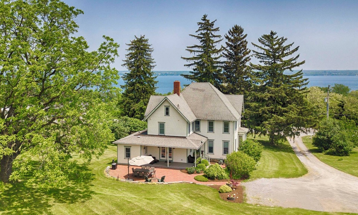 Town of Benton House | The Vineyard House at Fox Run Vineyards: Seneca Lake Wine Dream Home