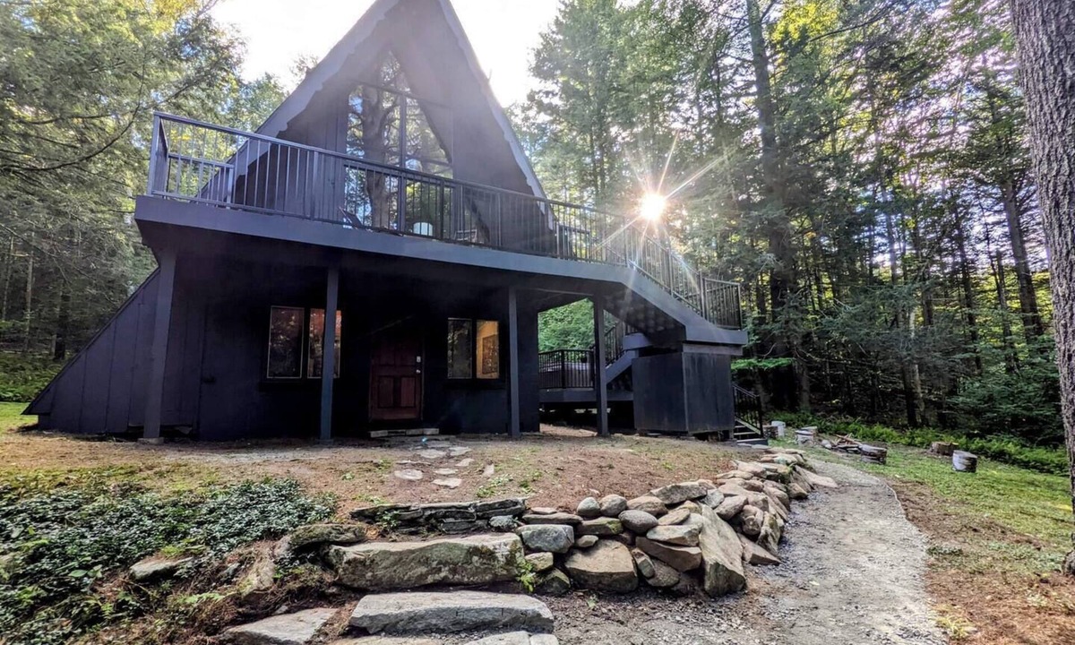 Jamaica House | This house is a 4 bedroom(s), 2.5 bathrooms, located in Jamaica, VT.