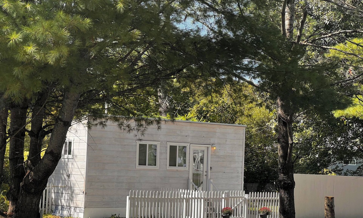 Farmington Falls Cottage | Tiny Home ski Sugarloaf, Saddleback & Sunday River, pet friendly, furnished