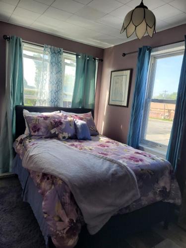 Niagara Falls Apartment | Tower of Little Italy
