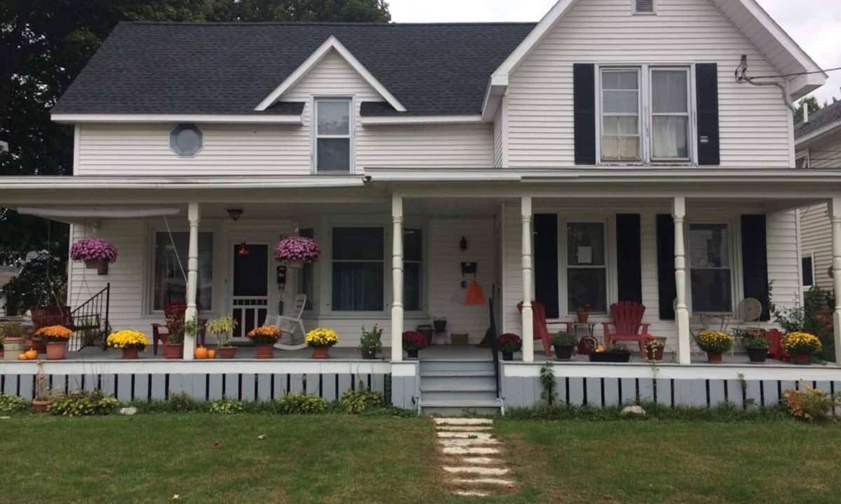 Greenwich House | Tranquil Country Home with Small Town Charm