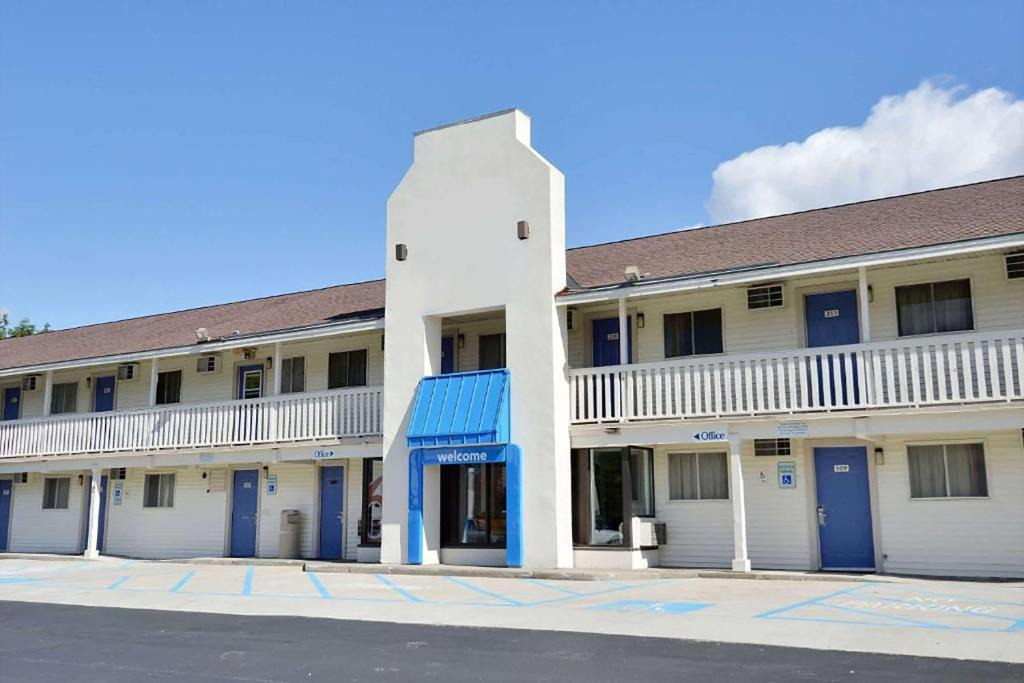 Brattleboro Hotel | Travelodge by Wyndham Brattleboro VT