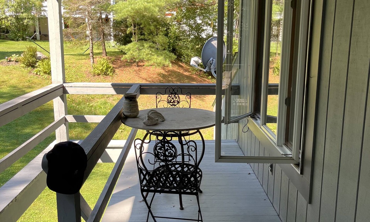 Moscow House | Tucked In - A Spacious Stowe Cottage in the Woods