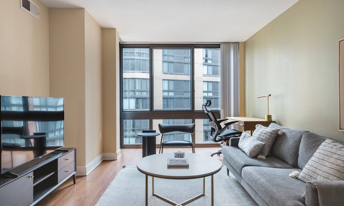 Mount Vernon Triangle Apartment | Unbelievable Mt Vernon 1BR w/Gym & Pool, nr Arena & Food, by Blueground