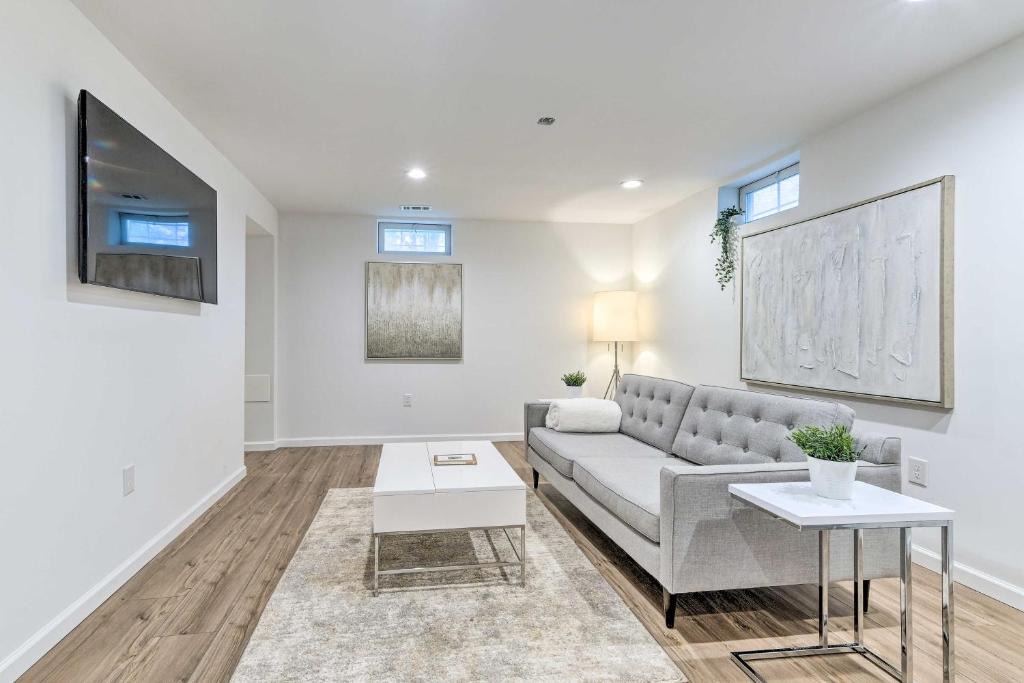 Landover Apartment | Updated Landover Apartment - WFH Friendly!