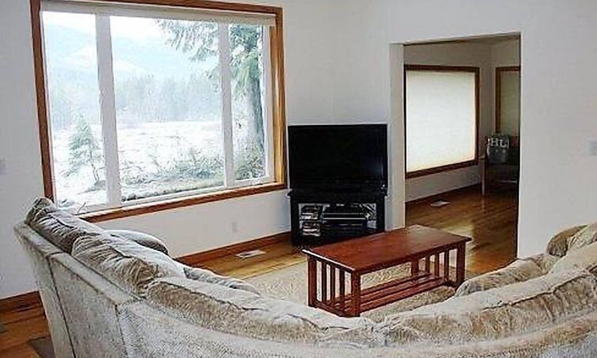 Glacier House | Vacation home 70MBR Pet Friendly Cabin w/ Hot Tub in Mount Baker/Glacier - 8 persons, 3 bedrooms