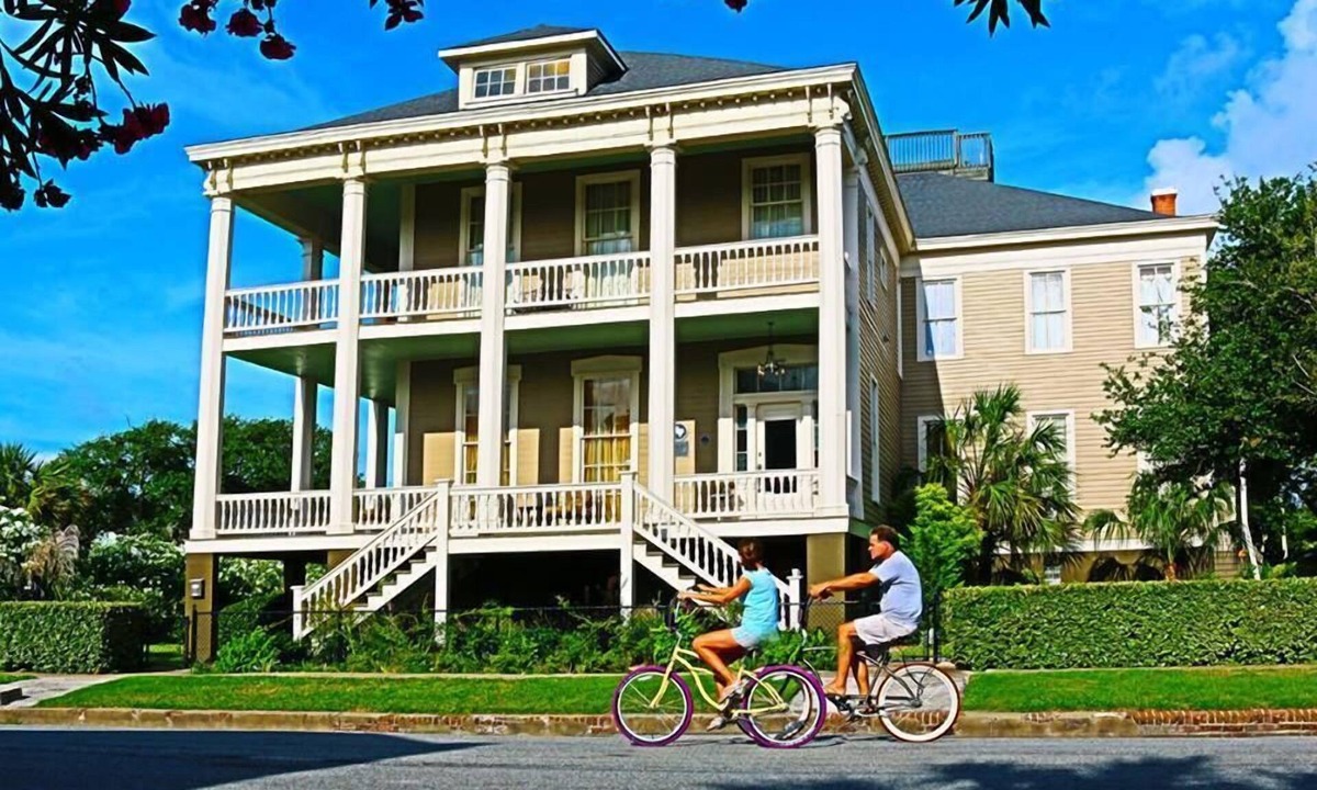 San Jacinto House | Vacation Home With Full Staff
