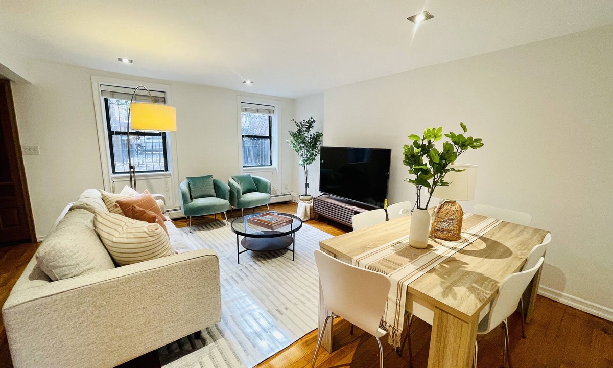 Downtown Jersey City Apartment | VAN VORST HOUSE - 2 BR Apt. Minutes to NYC