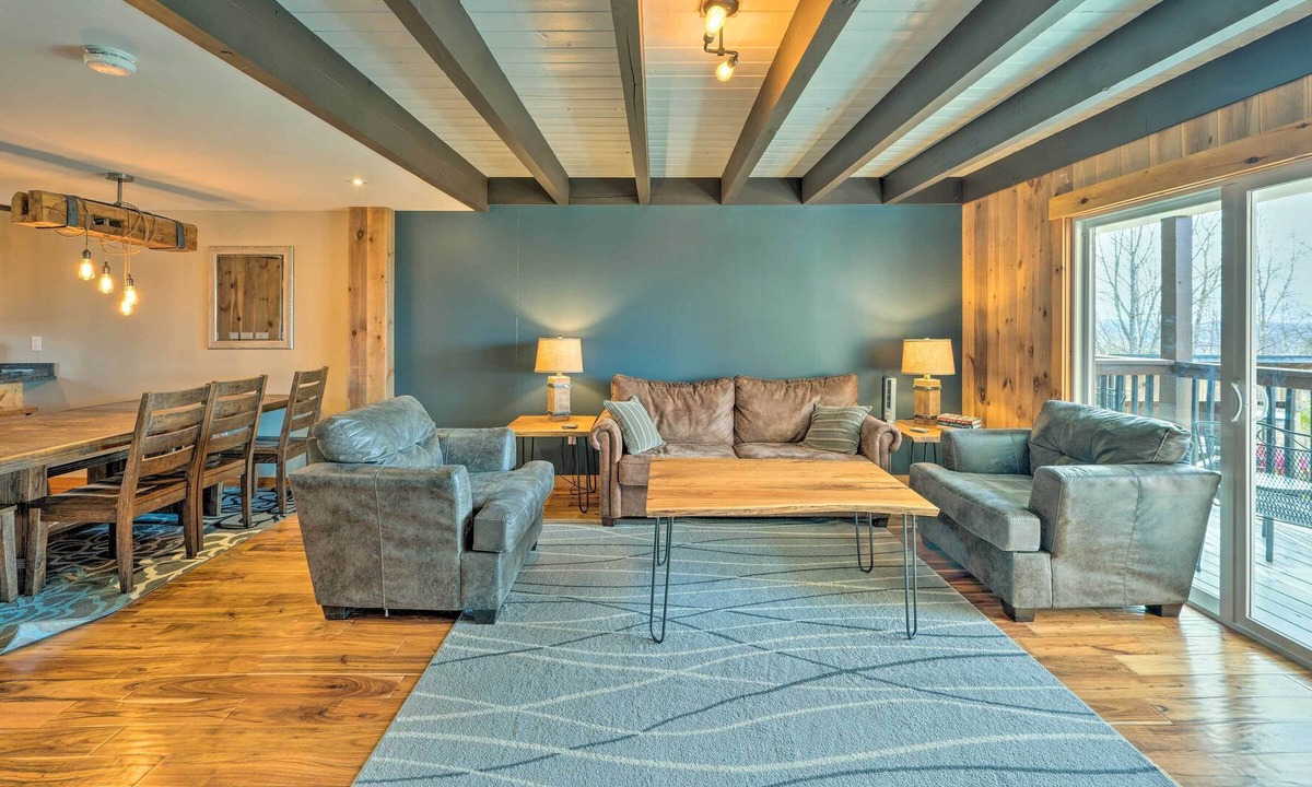 East Burke Condo | Versatile Condo: Balcony, Bike Trails On-Site