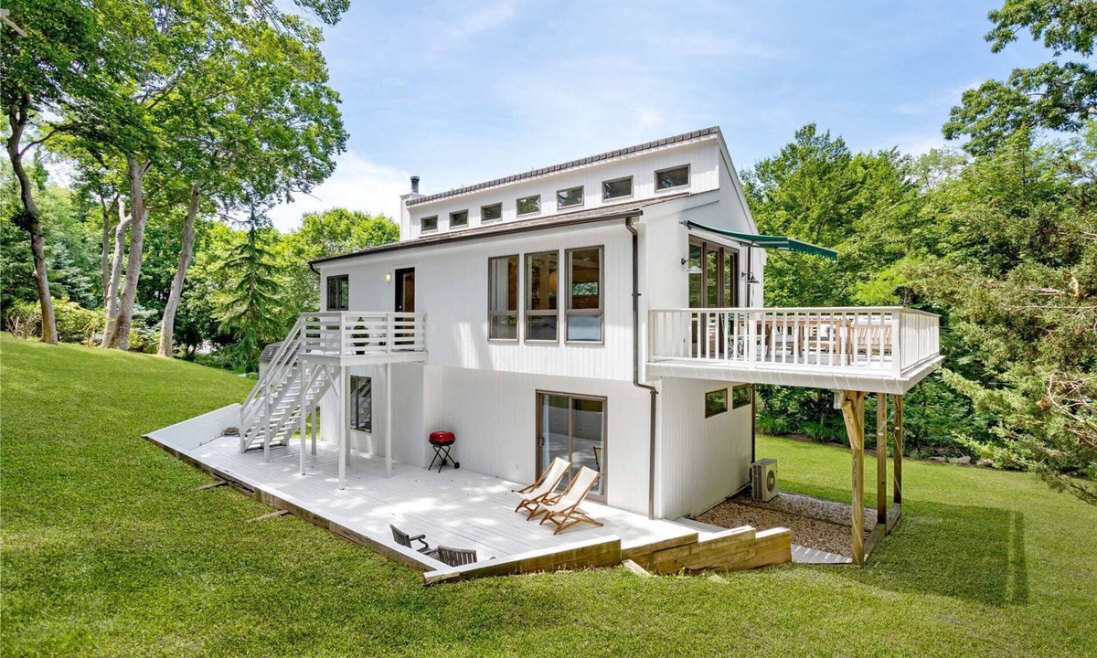 Mattituck Cottage | Walk to Breakwater Beach in Heart of Wine Country