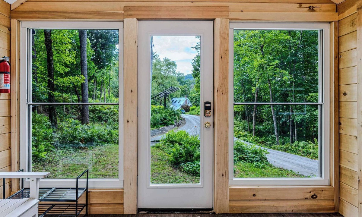 Woodstock House | Walk to Trails & Village +Pets - Highland Cabin