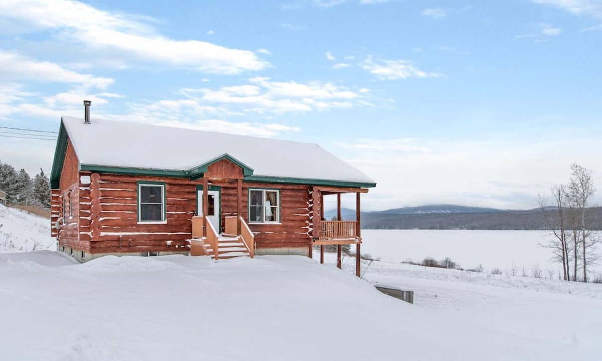 Pittsburg Apartment | Waterfront 3BR Hunting Ice Fishing Foliage Moose