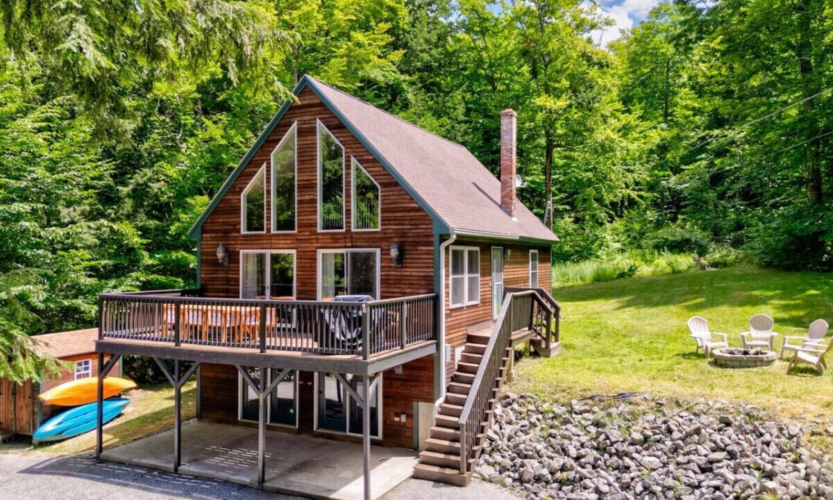 Gray Cabin | Waterfront Access with Kayaks, Private Deck and a Firepit