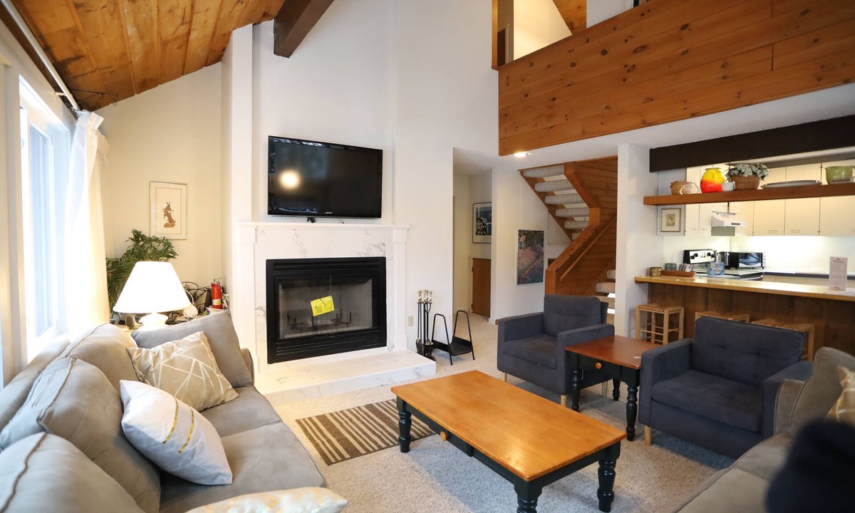 Waterville Valley Condo | Waterville Valley Vacation Condo close to Town Square and Free Shuttle to Ski Area! (SS6V)