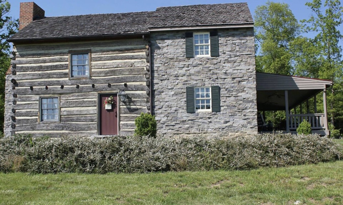 Fort Defiance House | Weaverton-Unique Log Home in Shenandoah Valley