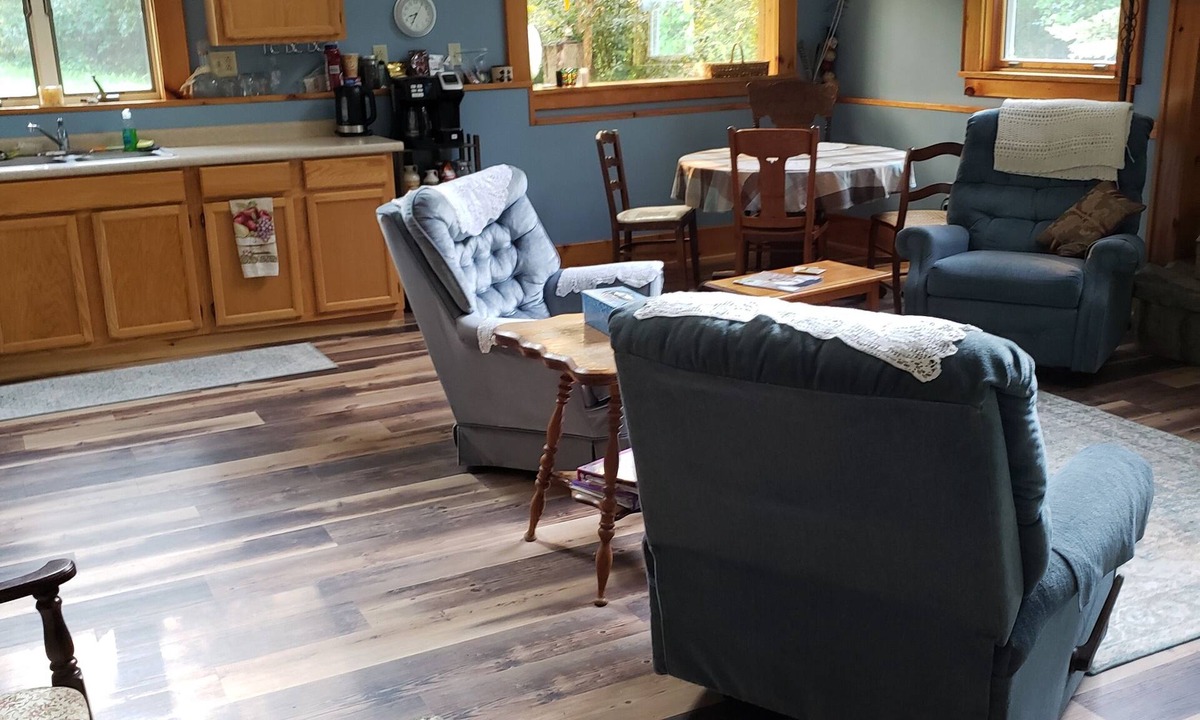 Keuka Park Cabin | WELCOME! WE ARE PET FRIENDLY.