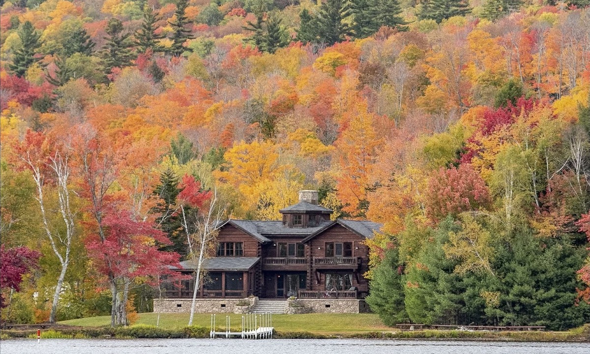Rumney House | White Mountains - Magnificent & Private Lakefront Lodge