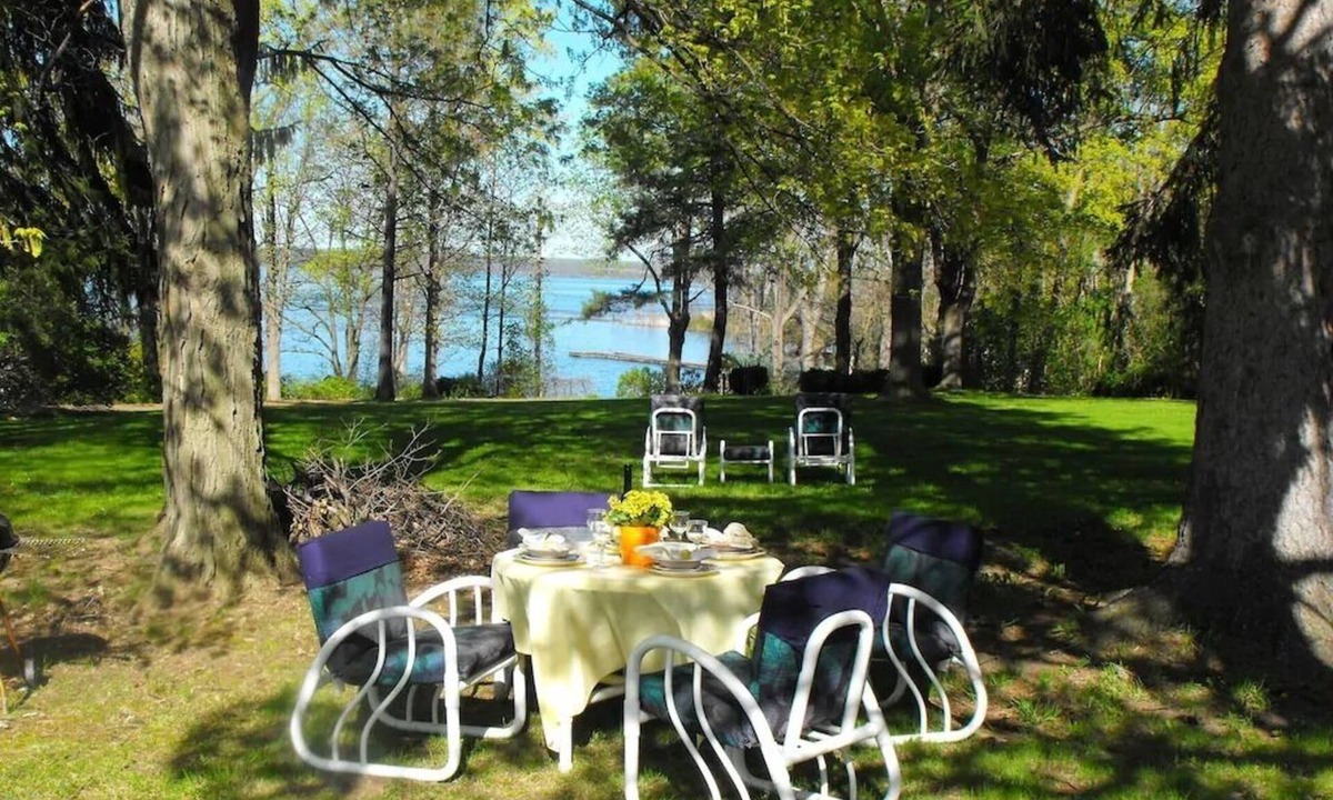 Dresden House | Wildflower-Seneca Lake-Water View-Hot Tub-Wine Trail - Pets, Steps to Lake-Acre of Privacy