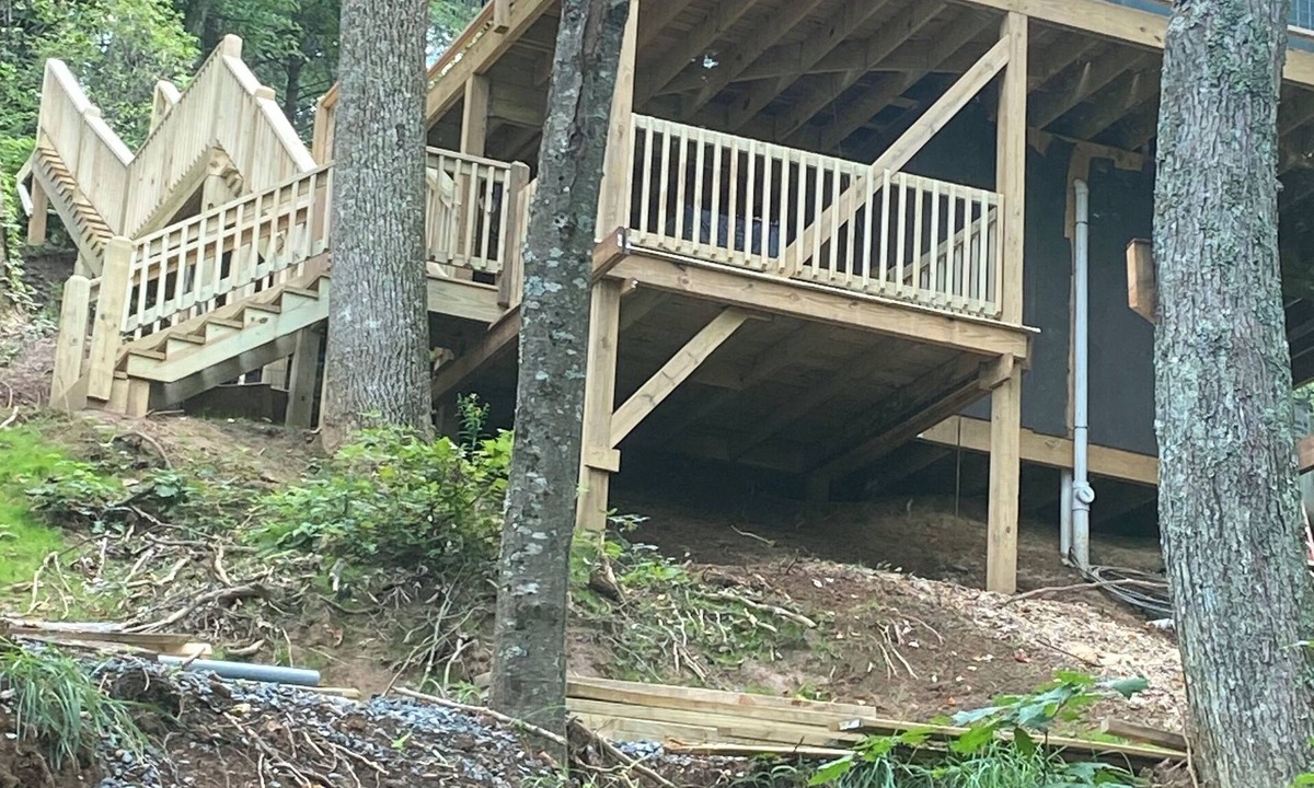 Piper Gap House | Windsong yurt, in the treetops, hottub on the top deck, petfriendly, stargazing
