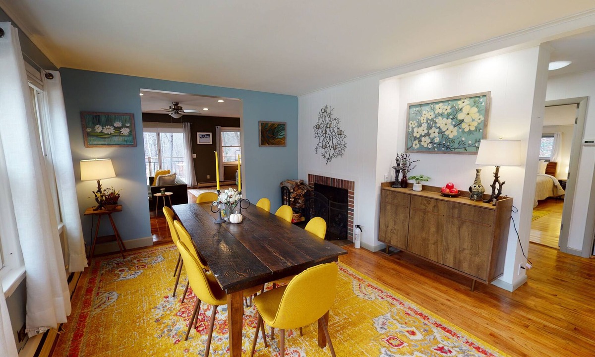 Mendon House | Winter Lore – 4BR Mountain Getaway w/Hot Tub, Game Room & Pet-Friendly Vibes!