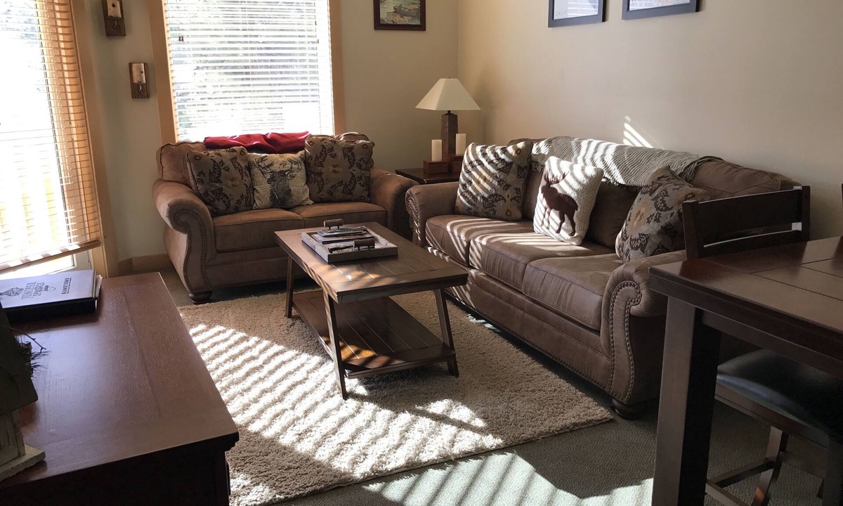 Mammoth Lakes Condo | WINTER SKI IN SKI OUT SLOPESIDE Sunstone 1Br Condo Location Location Location!