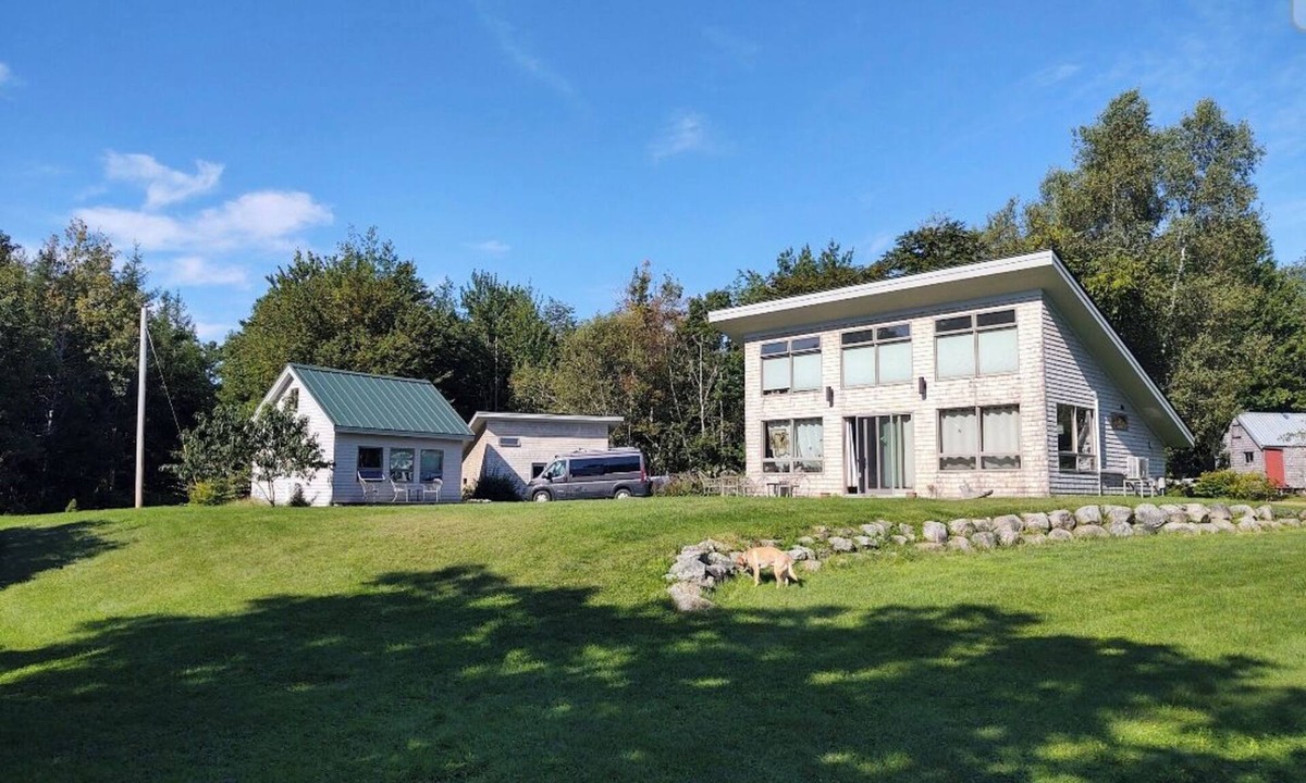 Blue Hill House | Wonderful Compound in lovely South Blue Hill with WiFi, AC . Has Guest House!