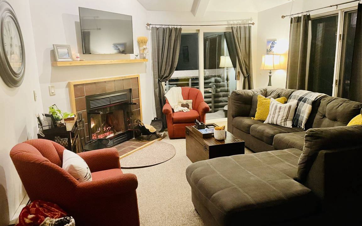 Killington Condo | Woods Resort Village 08 nicely decorated walk to pool 5 mins drive to mountain