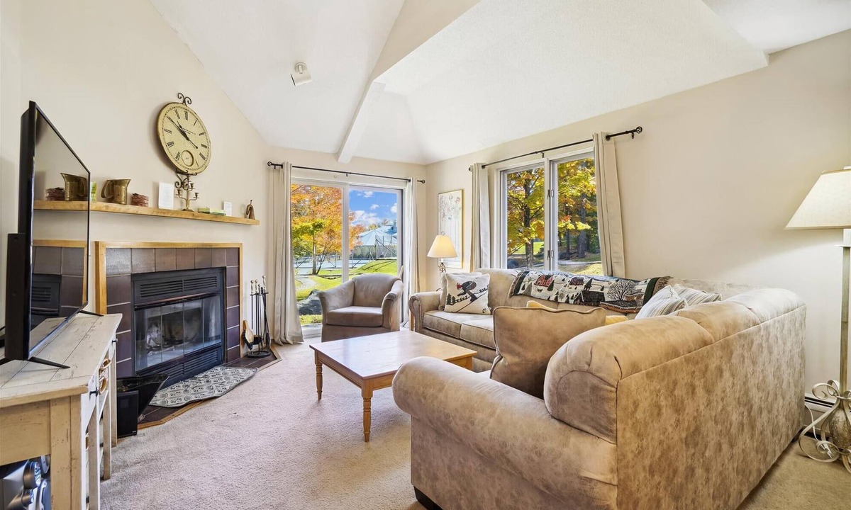 Killington Condo | Woods V17: 2-Bed + Loft with Fireplace and sports center
