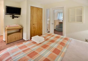 2-bedroom condo with pool and hot tub Woods Resort 26