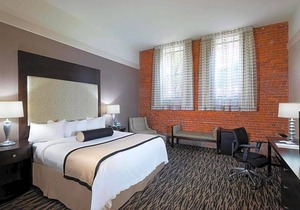 2-Star Hotel ∙ Fairfield Inn & Suites by Marriott Keene Downtown