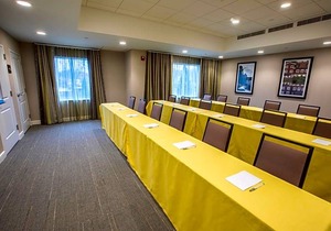2-Star Hotel ∙ Hampton Inn by Hilton Amesbury, MA