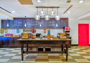 2-Star Hotel ∙ Hampton Inn Cortland