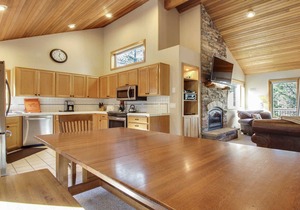 20 East Butte-Sunriver, Oregon: Hot Tub, BBQ, WiFi, SHARC Aquatics, Tubing Hill, Mt. Bachelor, Golf, Deschutes River, Tennis, Bike Paths