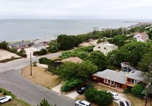 3 Bedroom Montauk Vacation Rental, One Block From The Private Beach!