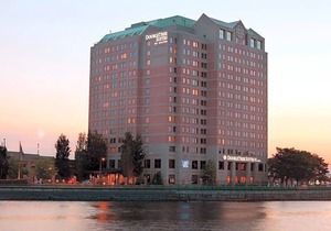 3-Star Hotel ∙ DoubleTree Suites by Hilton Hotel Boston - Cambridge