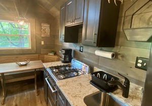 "4th Lake" One Bedroom, Luxury Waterfront Cottage at The Lakes, Old Forge
