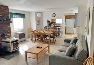A0163- Managed by Loon Reservation Service - NH Meals & Rooms Lic# 056365