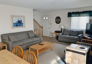 A0163- Managed by Loon Reservation Service - NH Meals & Rooms Lic# 056365