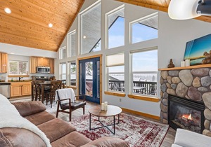 AC, Hot tub, Mountain View, Pet friendly Cabin