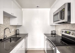 Airy Back Bay 1BR w/Gym, nr Copley Sq, by Blueground