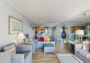 Amazing oceanfront condo with beach views & WiFi - walk to Northside Park
