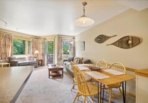 Amazing view, location, ski back trails, sports center, pool Highridge B4 Highridge